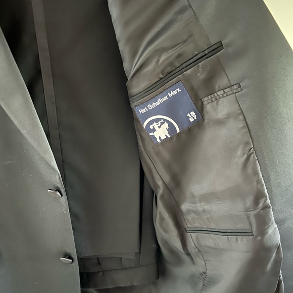 Hart Schaffner Marx Black Tuxedo. 40 Regular, Pant 34/31 - Picture 2 of 10